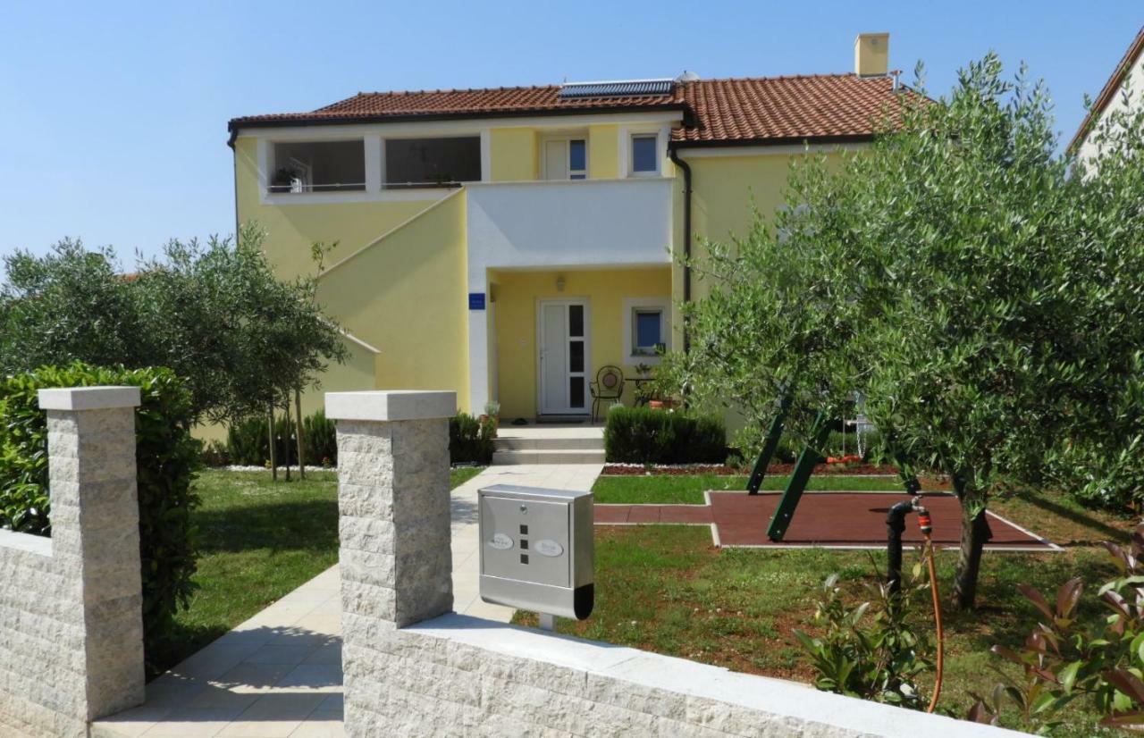 Apartment Thea Pula Exterior photo