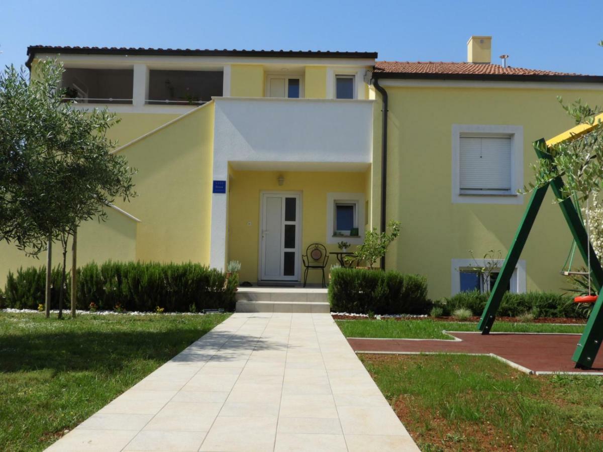 Apartment Thea Pula Exterior photo