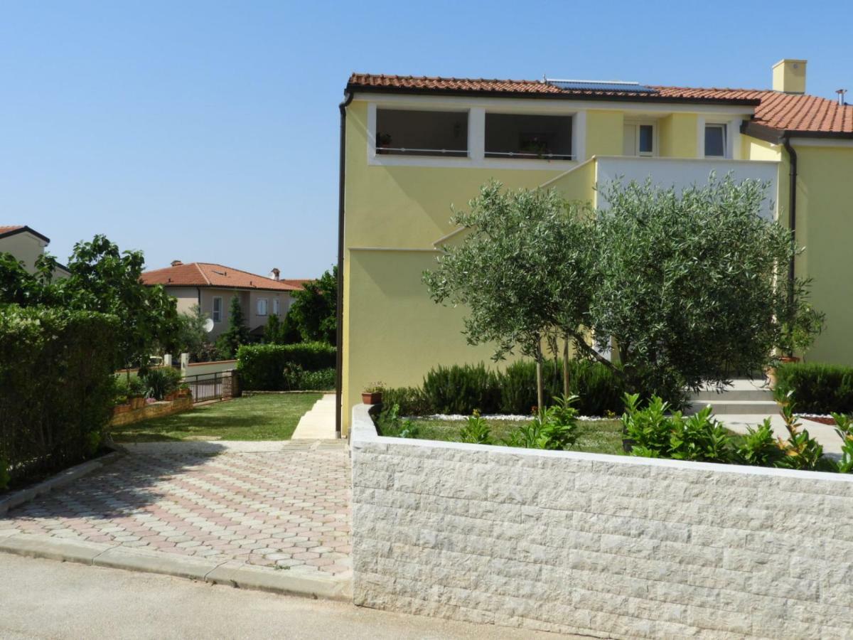 Apartment Thea Pula Exterior photo