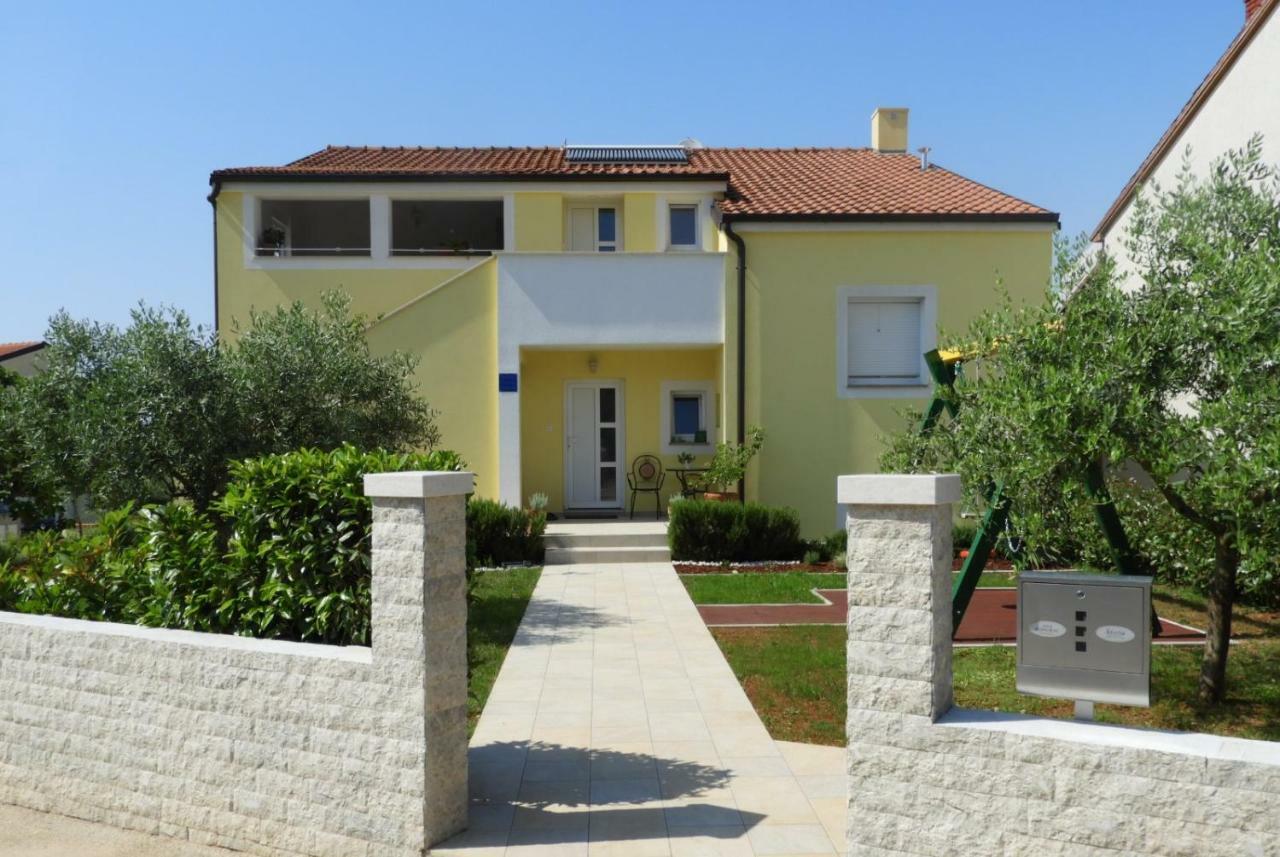Apartment Thea Pula Exterior photo